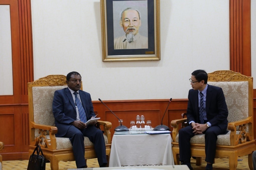 Thứ trưởng Lê Xuân Định tiếp Đoàn chuyên gia Cơ quan Năng lượng nguyên tử quốc tế