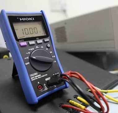 Cách sử dụng đồng hồ điện áp cơ bản