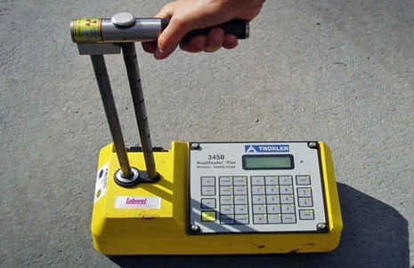 Thiết bị đo hạt nhân phóng xạ di động